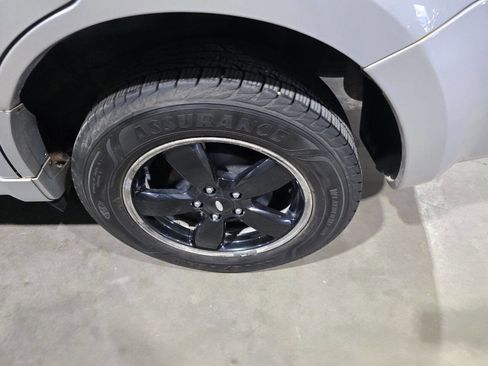 Used 2009 Ford Escape XLT image 16