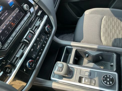 Used 2025 Nissan Pathfinder SV AWD/4WD image 28