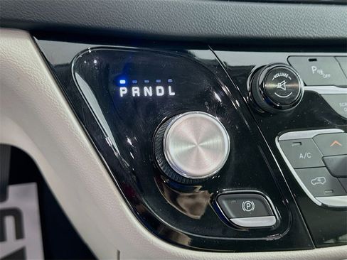 Used 2017 Chrysler Pacifica Touring-L Plus image 16