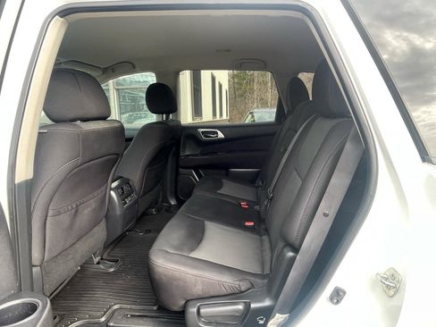 Used 2017 Nissan Pathfinder S image 10