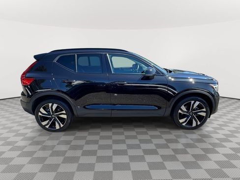 Used 2024 Volvo XC40 B5 Plus w/ Protection Package Premier AWD/4WD image 3