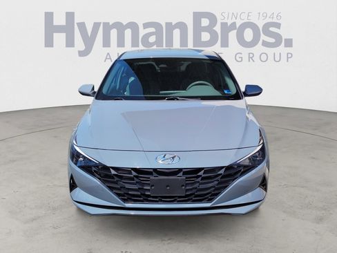 Used 2022 Hyundai Elantra Blue image 8