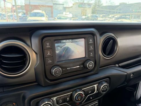 Used 2019 Jeep Wrangler Unlimited Sport S image 31