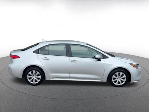 Used 2025 Toyota Corolla LE FWD image 16