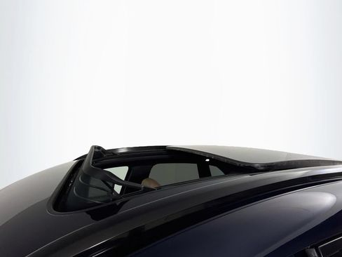 Certified 2023 Porsche Macan AWD/4WD image 22