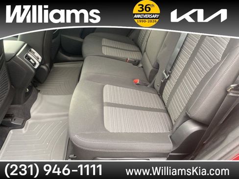 Used 2022 Kia Sorento LX image 16