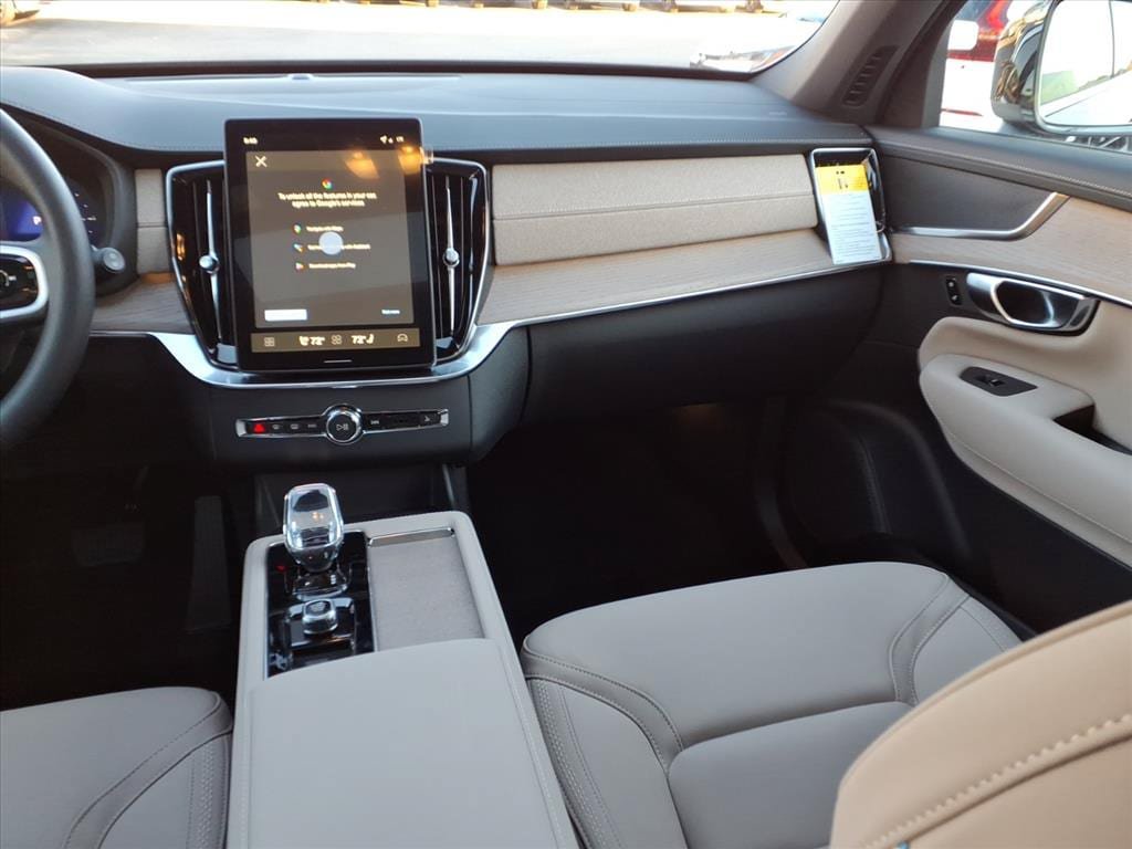 New 2026 Volvo XC90 T8 Plus w/ Protection Package Premier AWD/4WD image 13