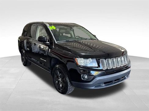 Used 2014 Jeep Compass Latitude w/ Sun/Sound Group AWD/4WD image 3