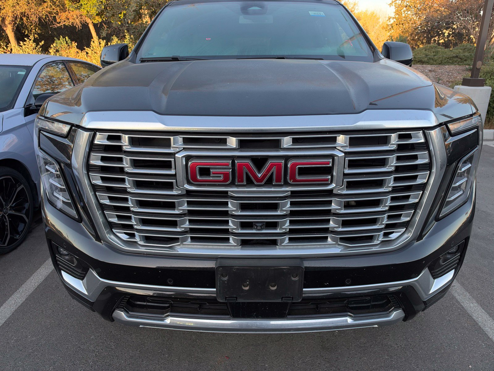 Used 2025 GMC Yukon XL Denali AWD/4WD image 4