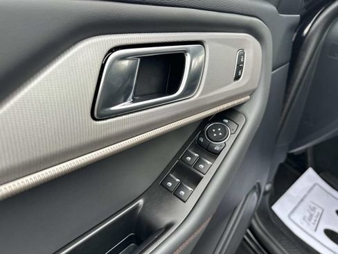 Used 2025 Ford Explorer Active w/ Active Comfort Package AWD/4WD image 20