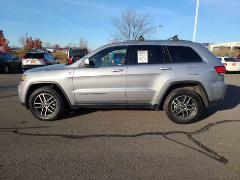 Used 2020 Jeep Grand Cherokee Laredo w/ Quick Order Package 2BN North image 11
