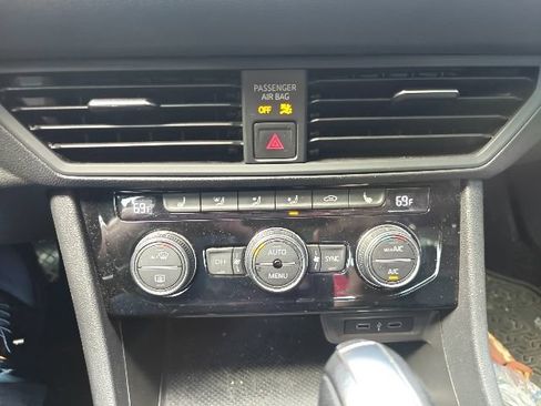 Used 2021 Volkswagen Jetta SE FWD image 11