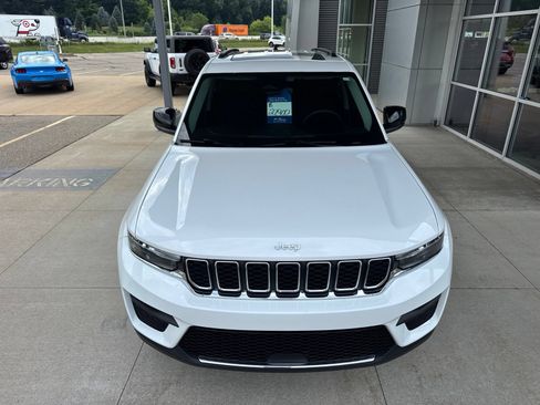 Used 2023 Jeep Grand Cherokee Laredo X AWD/4WD image 12