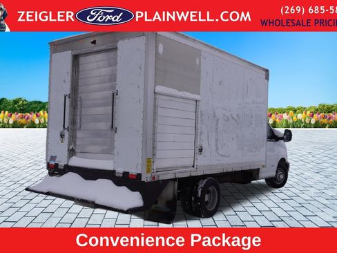 Used 2016 Chevrolet Express 4500 Base image 3