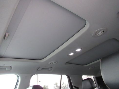 Used 2019 Chevrolet Traverse Premier w/ Driver Confidence II Package image 31