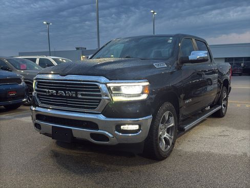 Used 2023 RAM 1500 Laramie AWD/4WD image 2