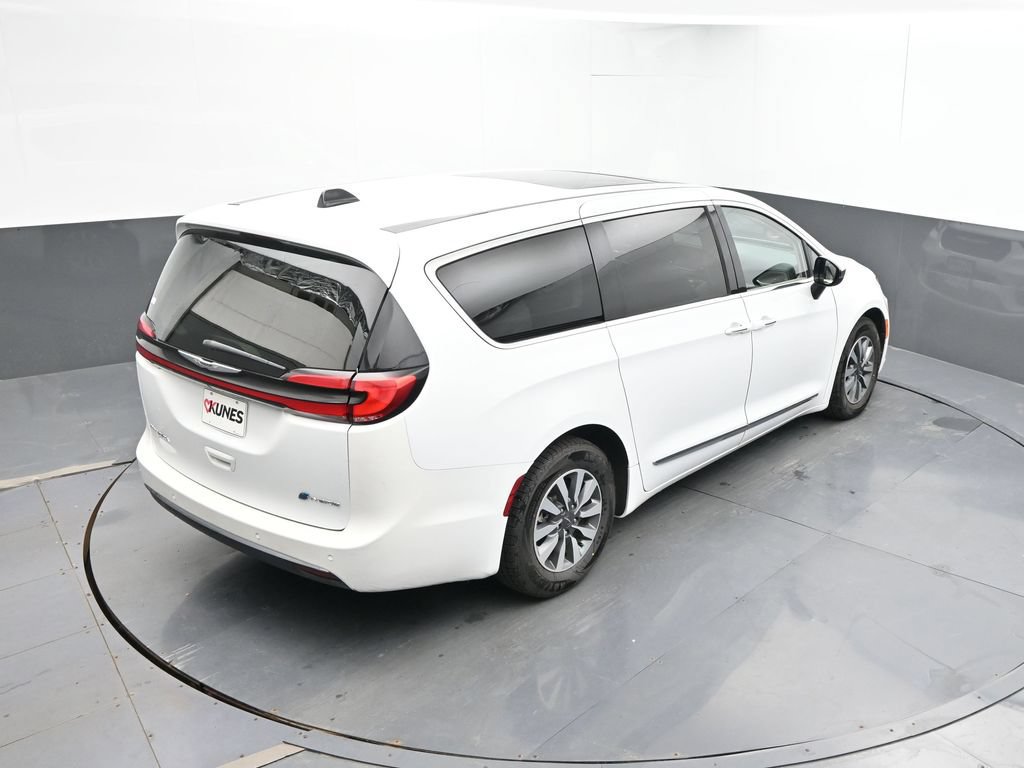 Used 2023 Chrysler Pacifica Limited FWD image 44