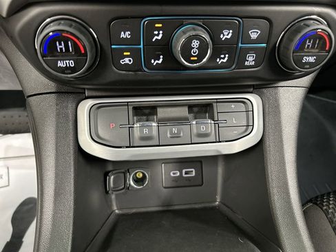 Used 2023 GMC Acadia SLE w/ Driver Convenience Package AWD/4WD image 17