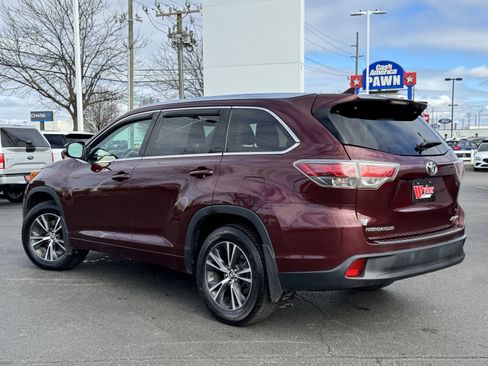 Used 2016 Toyota Highlander XLE image 17