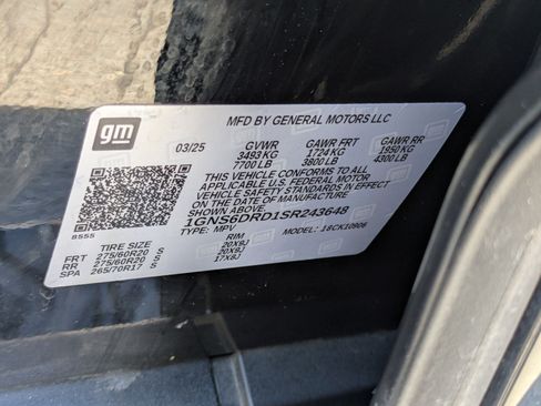 Used 2025 Chevrolet Suburban Z71 AWD/4WD image 35