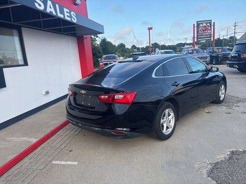 Used 2018 Chevrolet Malibu LS FWD image 4