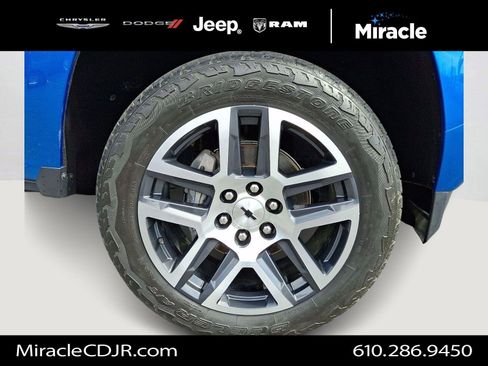 Used 2023 Chevrolet Colorado Z71 w/ Z71 Convenience Package 2 AWD/4WD image 8