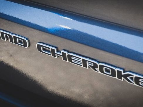 Used 2018 Jeep Grand Cherokee Limited image 23