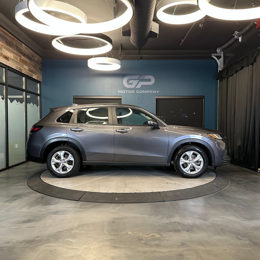 Used 2025 Honda HR-V LX image 2