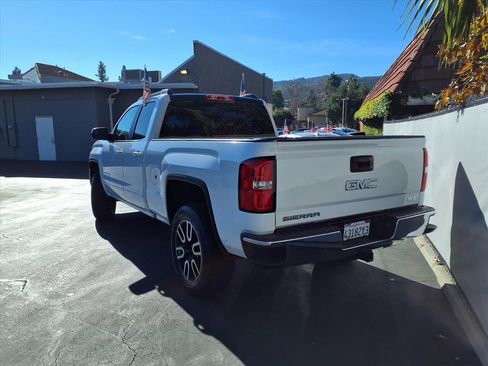 Used 2018 GMC Sierra 1500 SLE w/ SLE Value Package image 5
