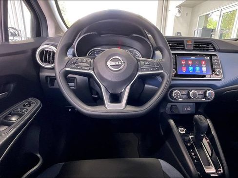 Used 2025 Nissan Versa SV FWD image 5