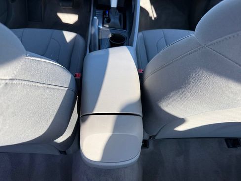 Certified 2025 Hyundai Elantra SE FWD image 30
