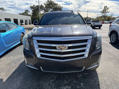 Used 2015 Cadillac Escalade Premium image 2