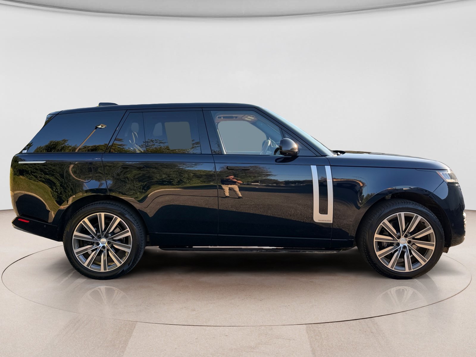 Used 2025 Land Rover Range Rover Autobiography AWD/4WD image 6