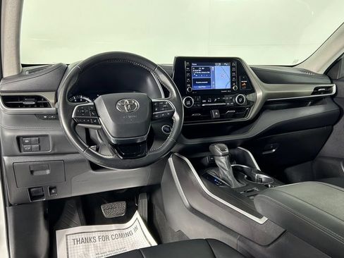 Used 2021 Toyota Highlander XLE AWD/4WD image 20