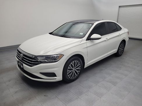 Used 2021 Volkswagen Jetta SE FWD image 2