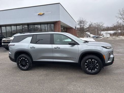 Used 2025 Chevrolet Traverse Z71 w/ Driver Confidence Package image 7