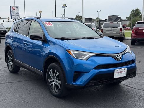 Used 2016 Toyota RAV4 LE FWD image 3