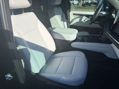 New 2025 Chevrolet Suburban Premier image 40