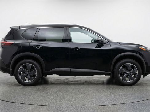 Used 2025 Nissan Rogue SV image 11