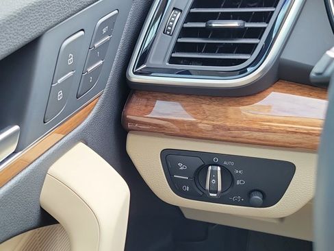 Certified 2025 Audi Q5 2.0T Premium Plus image 20