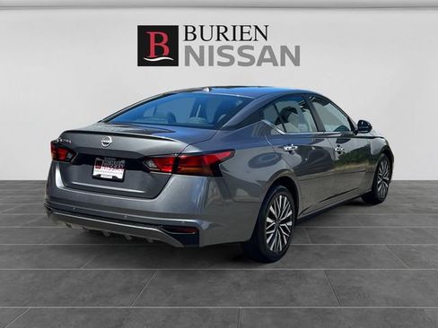 Used 2025 Nissan Altima 2.5 SV FWD image 5