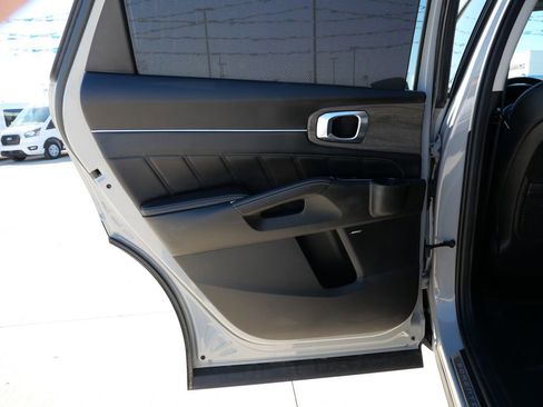 Used 2023 Kia Sorento SX Prestige image 13