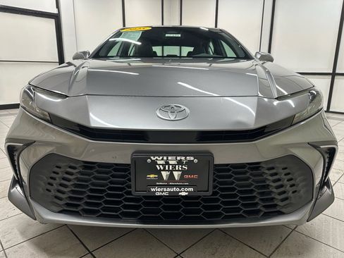 Used 2025 Toyota Camry SE w/ Convenience Package image 12