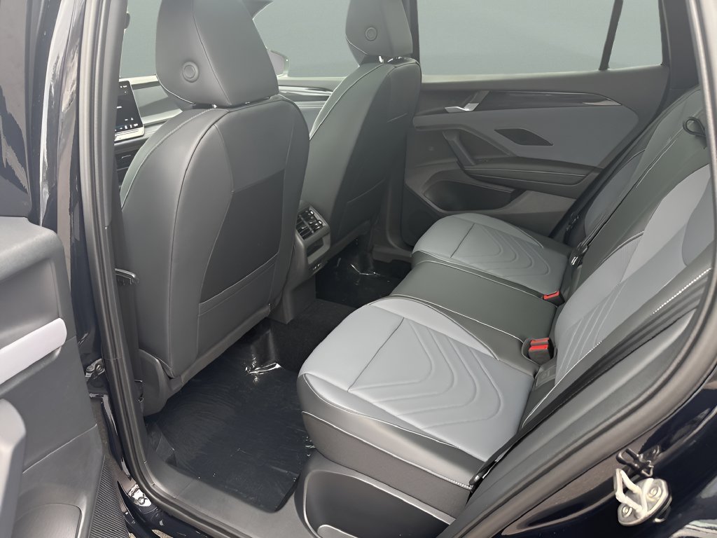 Used 2026 Volkswagen Tiguan SE R-Line AWD/4WD image 23
