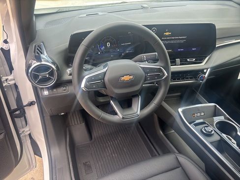 New 2026 Chevrolet Equinox LT w/ Convenience Package II image 23