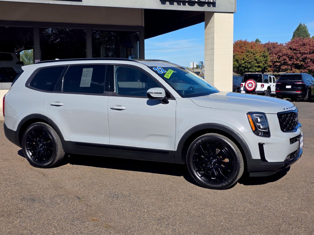 Used 2022 Kia Telluride SX w/ SX Prestige Package AWD/4WD image 3