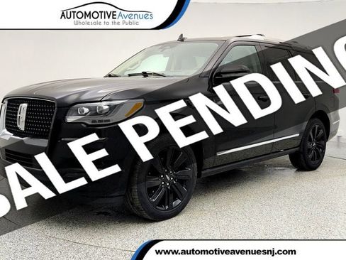 Used 2022 Lincoln Navigator Reserve image 1