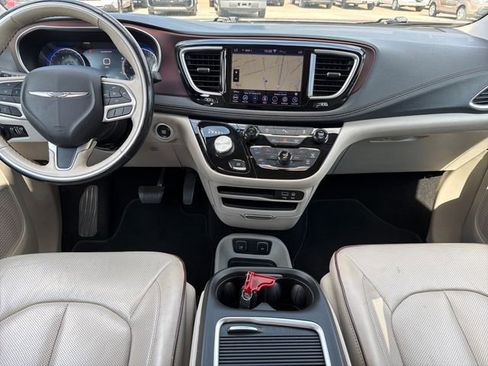 Used 2020 Chrysler Pacifica Limited FWD image 9