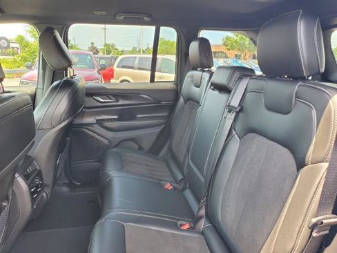 Used 2023 Jeep Grand Cherokee Altitude AWD/4WD image 25