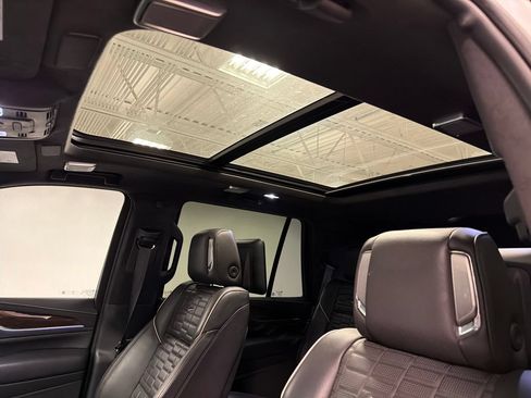 Used 2022 Cadillac Escalade Sport Platinum w/ Heavy-Duty Trailer Package AWD/4WD image 27